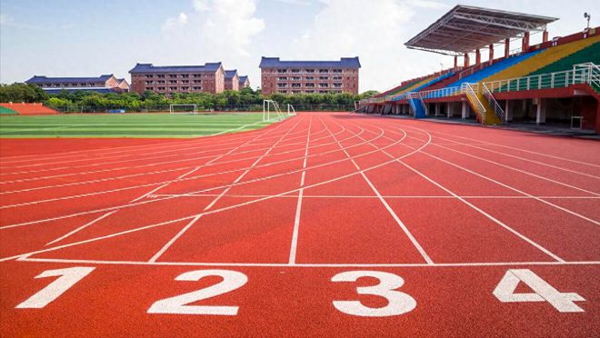 透气型塑胶跑道和混合型塑胶跑道价格施工对leyu.体育(中国)官方网站比(图2)